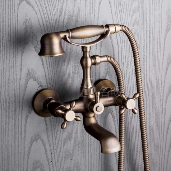 Grifo antiguo montado en la pared para ducha en color bronce
